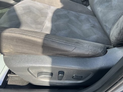 Used 2015 Nissan Rogue SV image 18