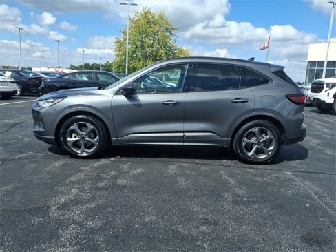 Used 2023 Ford Escape ST-Line image 2