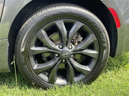 Used 2018 Chrysler Pacifica Touring Plus w/ S Appearance Package image 7