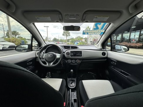 Used 2012 Toyota Yaris L image 27