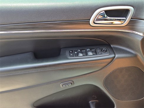 Used 2019 Jeep Grand Cherokee Limited w/ Luxury Group II image 25