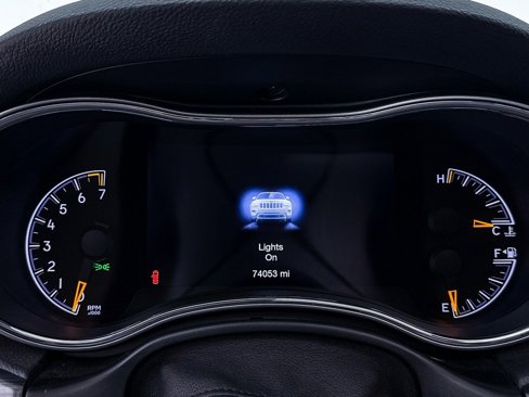Used 2019 Jeep Grand Cherokee Altitude image 4
