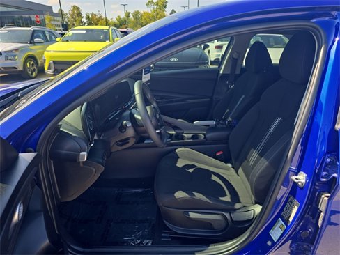 Used 2024 Hyundai Elantra SEL w/ Convenience Package image 11