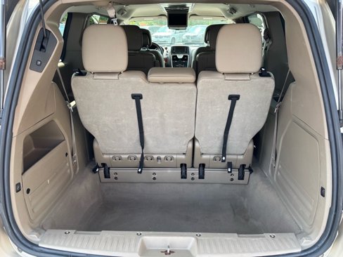 Used 2015 Chrysler Town & Country Touring image 25