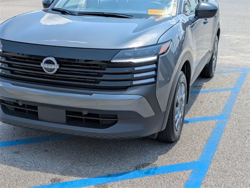 Used 2025 Nissan Kicks S w/ Charging Package image 9
