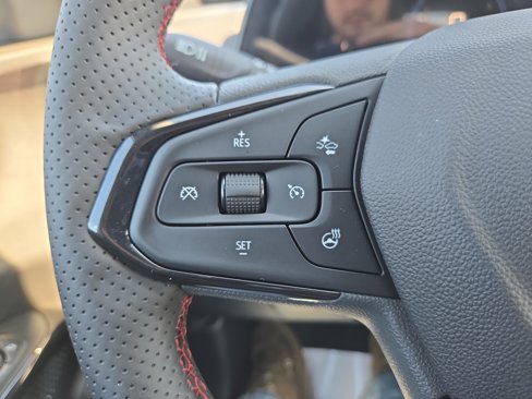 New 2025 Chevrolet Trax RS w/ Sunroof Package image 18
