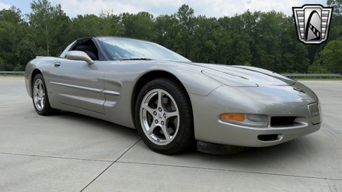 Used 2002 Chevrolet Corvette Coupe w/ Preferred Equipment Group2 image 4