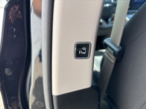Used 2017 Chrysler Pacifica Touring image 29