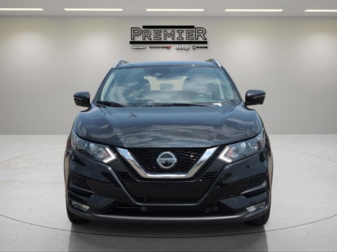 Used 2022 Nissan Rogue Sport SV image 2