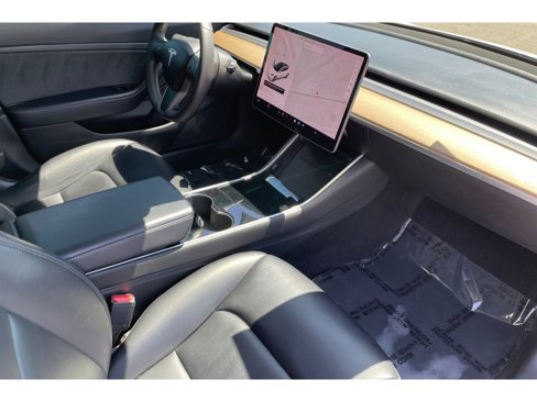 Used 2020 Tesla Model 3 Standard Range image 17