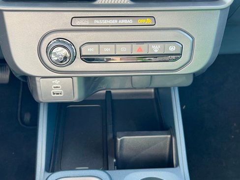 New 2025 Ford Maverick XL image 28
