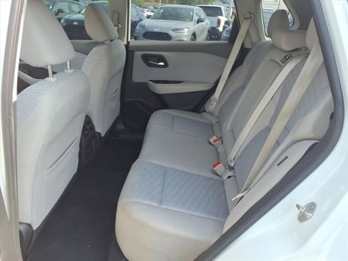 Used 2021 Nissan Rogue SV image 11