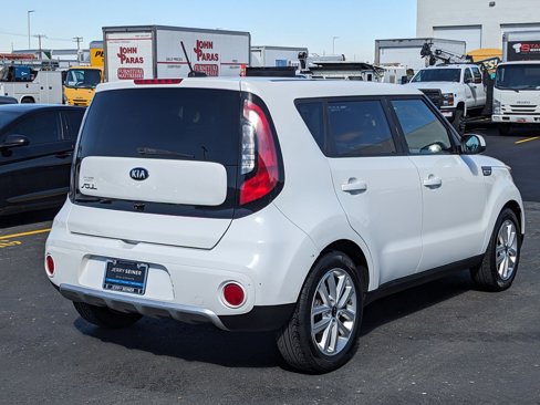 Used 2018 Kia Soul + image 3