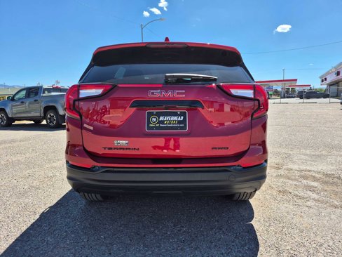Used 2024 GMC Terrain SLE w/ Driver Convenience Package image 4