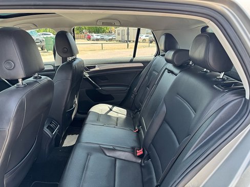 Used 2015 Volkswagen Golf S image 17