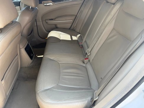 Used 2013 Chrysler 300 w/ Driver Convenience Group image 14