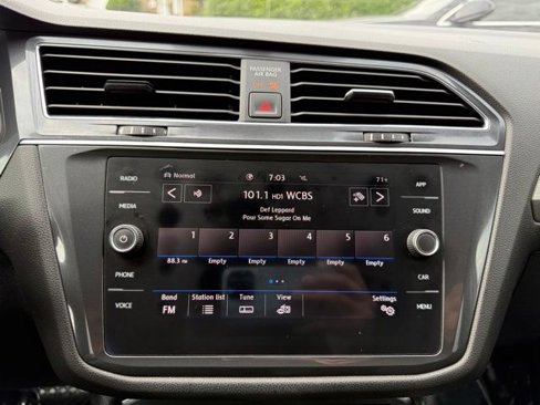 Used 2020 Volkswagen Tiguan SE image 33
