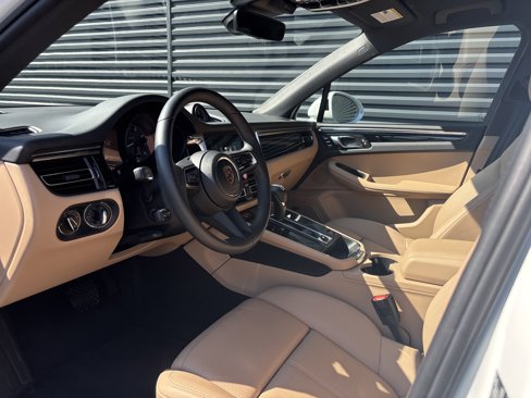 Used 2025 Porsche Macan image 10