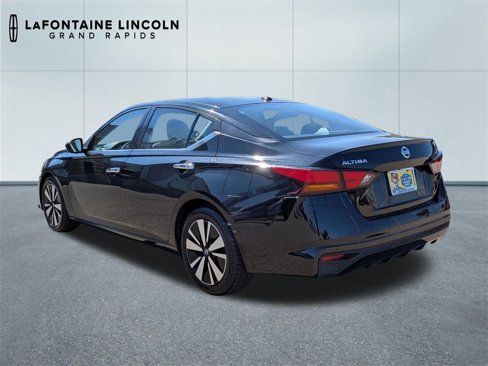 Used 2022 Nissan Altima 2.5 SV image 3