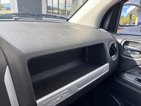 Used 2016 Jeep Compass Latitude image 11