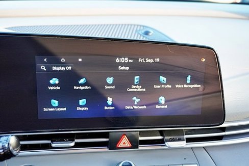 Certified 2024 Hyundai Elantra SEL image 25