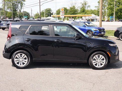 Used 2022 Kia Soul LX image 15
