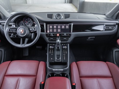 Used 2025 Porsche Macan image 12