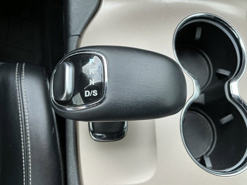 Used 2015 Jeep Grand Cherokee Overland w/ Advanced Technology Group image 49