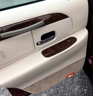 Used 2001 Lincoln Town Car Executive image 13