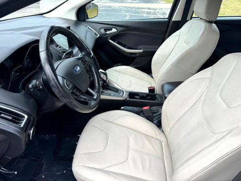 Used 2016 Ford Focus Titanium w/ Titanium Technology Package image 26