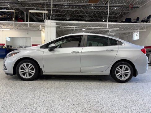 Used 2017 Chevrolet Cruze LT image 9