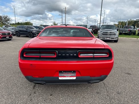 Used 2015 Dodge Challenger SXT w/ Driver Convenience Group image 4