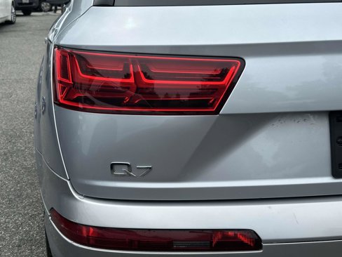 Used 2018 Audi Q7 3.0T Prestige w/ Prestige Package image 9