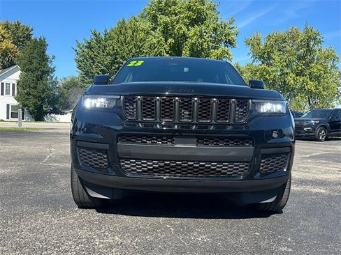 Used 2023 Jeep Grand Cherokee L Laredo image 2