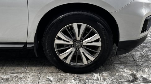 Used 2018 Nissan Pathfinder S image 18