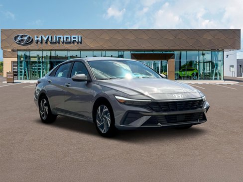 New 2025 Hyundai Elantra SEL image 11