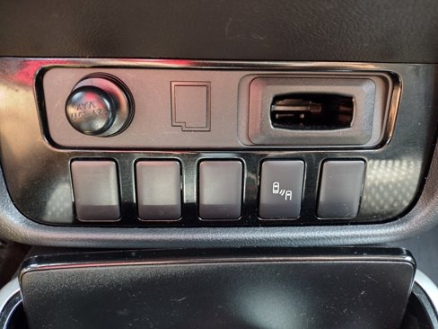 Used 2018 Mitsubishi Outlander LE image 23