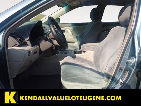 Used 2010 Toyota Camry LE image 9