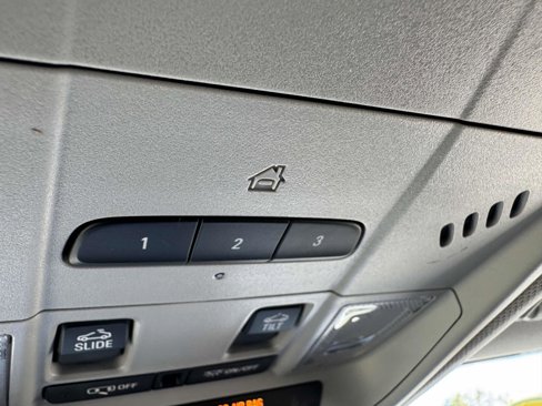 Used 2022 GMC Acadia AT4 w/ Technology Package image 34