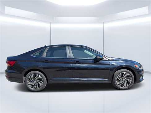 Certified 2019 Volkswagen Jetta SEL Premium image 2
