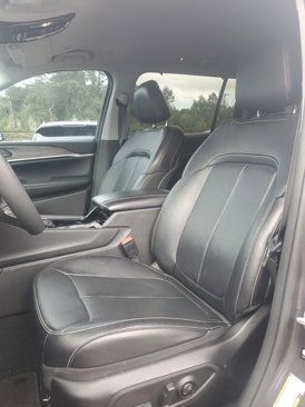 Used 2023 Jeep Grand Cherokee L Limited w/ Luxury Tech Group II image 11