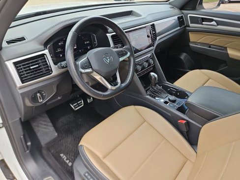 Used 2023 Volkswagen Atlas Cross Sport SEL R-Line image 10