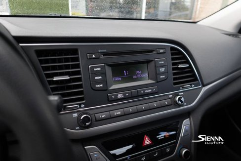 Used 2018 Hyundai Elantra SE image 19