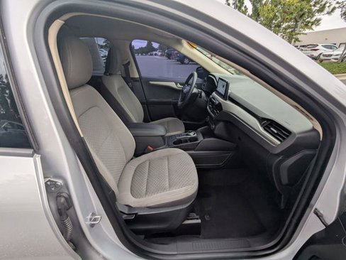 Used 2020 Ford Escape SE image 12