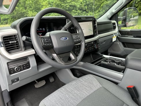 New 2025 Ford F350 XLT w/ Black Appearance Package image 44