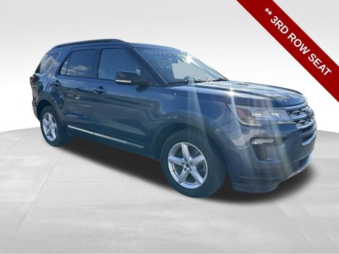 Used 2018 Ford Explorer XLT w/ Equipment Group 202A image 9