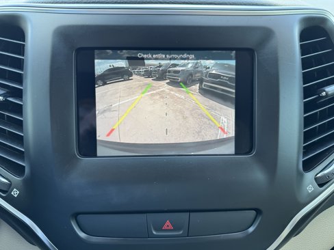 Used 2020 Jeep Cherokee Latitude image 23
