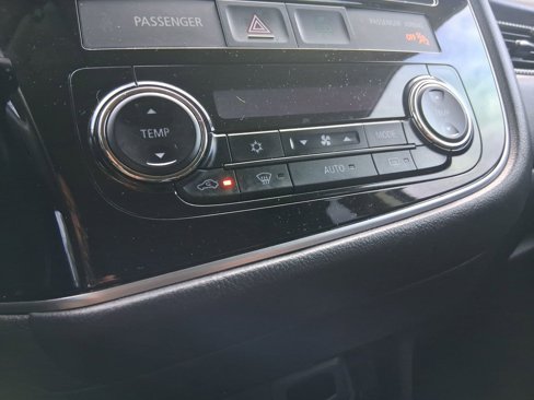 Used 2018 Mitsubishi Outlander SE image 15