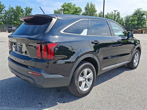 Used 2022 Kia Sorento LX image 10