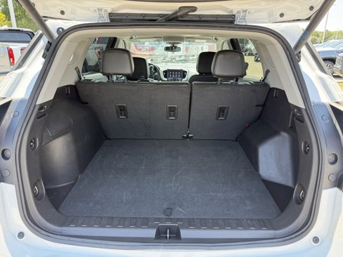 Used 2024 GMC Terrain SLT image 30